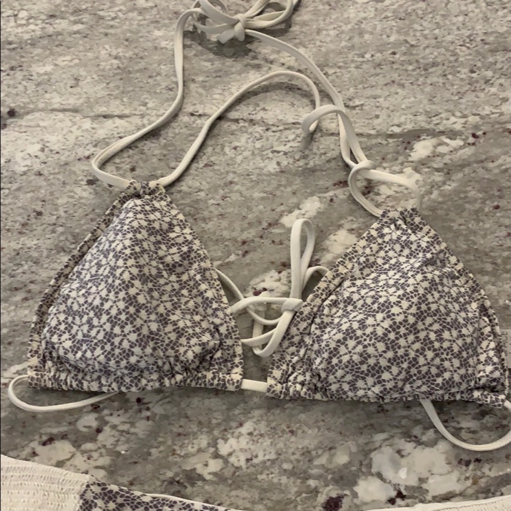 Bikini - Picture 2 of 5